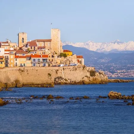 Plein Sud - Moderne Avec Mezzanine- Hyper Centre - Proche Port شقة أنتيب